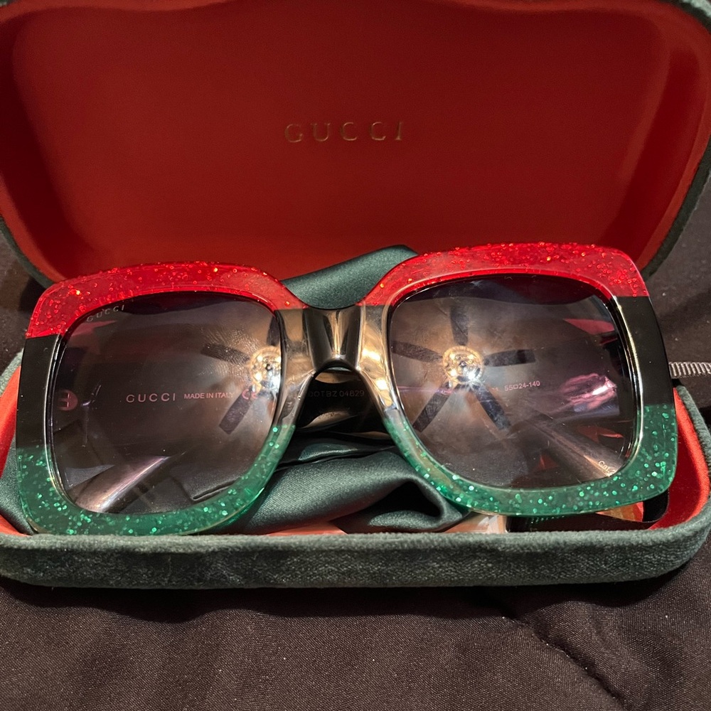 Authentic Gucci stripped sunglasses Nwt 😎